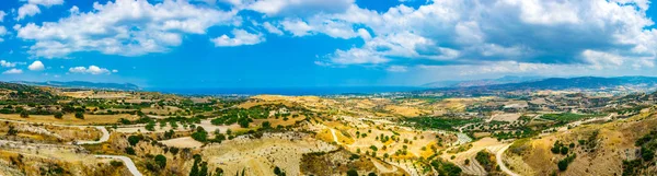 Akamas 地底近くキプロスの丘陵田園地帯 — ストック写真