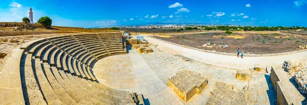 Romeins Theater Gelegen Onder Een Witte Vuurtoren Bij Paphos Archaeological — Stockfoto