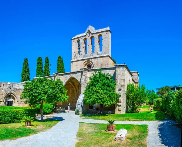 ベイレルベイ村北部の Cypru で提供しています修道院 — ストック写真