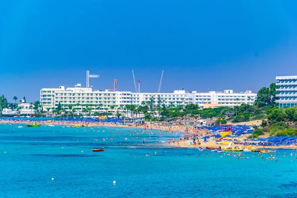 Die Menschen Genießen Einen Sonnigen Tag Strand Von Agia Napa — Stockfoto