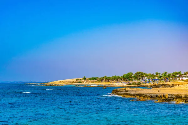Люди Наслаждаются Солнечным Днем Пляже Айя Фаза Кипр — стоковое фото