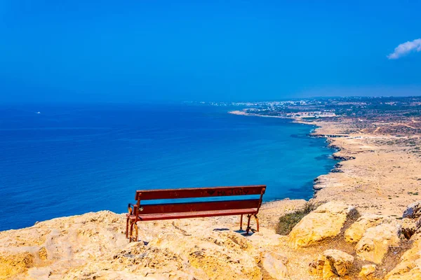 Een Eenzaam Bankje Kaap Greco Nationaal Park Cypru — Stockfoto