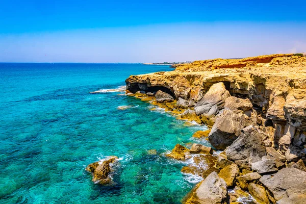 Cavernas Marinhas Cap Greco Sudeste Cipru — Fotografia de Stock