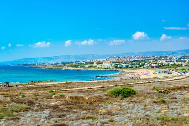 Paphos Archaeological Park Cypru üzerinde her Cityscape Pafos bakıldığında