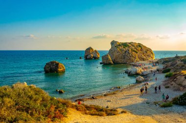 Günbatımı Petra tou Romiou üzerinde ne yazık ki Aphordite'nın rock görüntülemek Cypru üzerinde