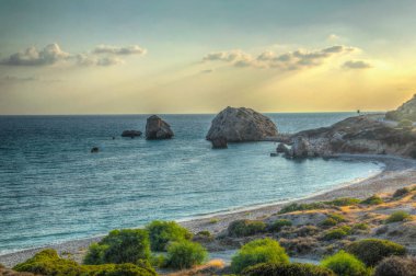 Günbatımı Petra tou Romiou üzerinde ne yazık ki Aphordite'nın rock görüntülemek Cypru üzerinde