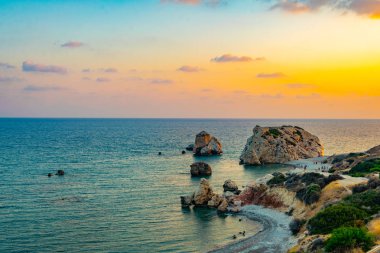 Günbatımı Petra tou Romiou üzerinde ne yazık ki Aphordite'nın rock görüntülemek Cypru üzerinde