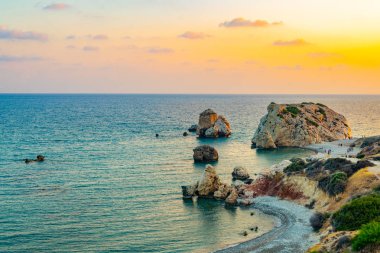 Günbatımı Petra tou Romiou üzerinde ne yazık ki Aphordite'nın rock görüntülemek Cypru üzerinde