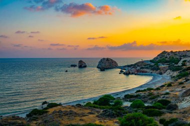 Günbatımı Petra tou Romiou üzerinde ne yazık ki Aphordite'nın rock görüntülemek Cypru üzerinde