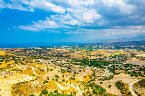 Akamas 地底近くキプロスの丘陵田園地帯 — ストック写真
