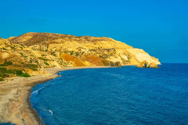 Eine Kleine Halbinsel Bietet Aussichtspunkt Über Petra Tou Romiou Alas — Stockfoto