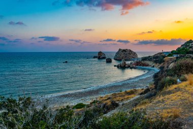 Günbatımı Petra tou Romiou üzerinde ne yazık ki Aphordite'nın rock görüntülemek Cypru üzerinde
