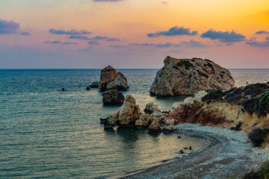Günbatımı Petra tou Romiou üzerinde ne yazık ki Aphordite'nın rock görüntülemek Cypru üzerinde