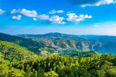 Cypru 'daki Pano Platres köyü.