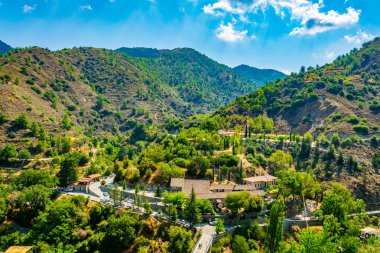 Cypru üzerinde Kalopanayiotis köyündeki Agios Ioannis Lampadistis Manastırı