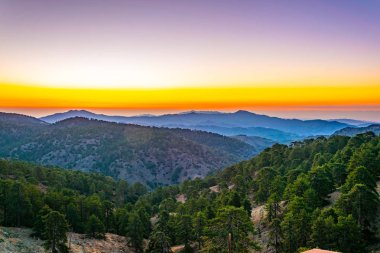 Sunrise Troodos dağ üzerinde