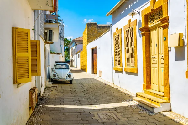 Lefkoşa, Cypru eski şehrin dar sokakta