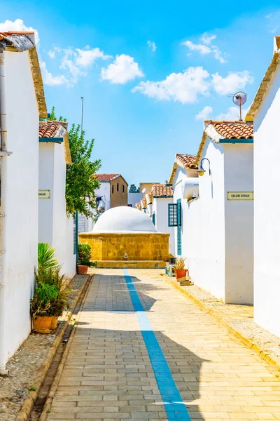 Lefkoşa, Cypru Samanbahce dörtte beyaz evler