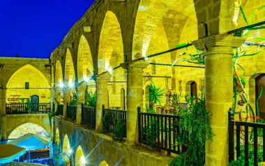 Gece görünümü bir arcade, Lefkoşa, Cypru Buyuk Han