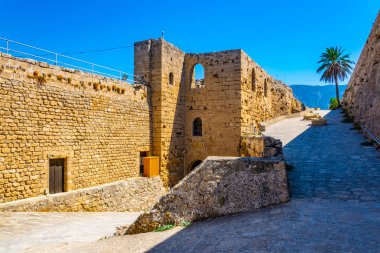 Girne Kalesi Kuzey Cypru yer alan sur