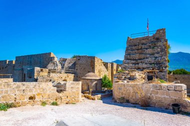 Girne Kalesi Kuzey Cypru yer alan sur