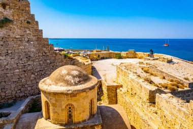 Girne Kalesi Kuzey Cypru yer alan sur