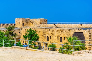 Girne Kalesi Kuzey Cypru yer alan sur