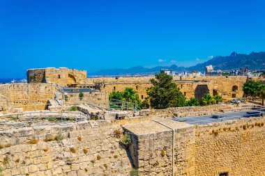 Girne Kalesi Kuzey Cypru yer alan sur