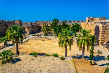 Girne Kalesi Kuzey Cypru yer alan avlusu