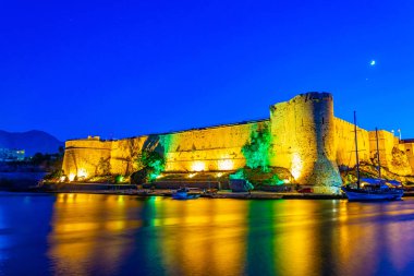 Girne Kalesi, Cypru üzerinden günbatımı görünüm