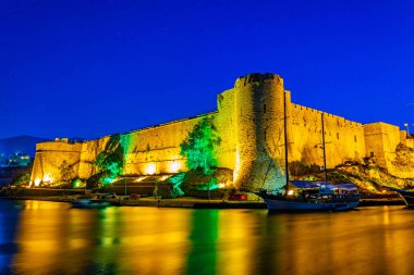 Girne Kalesi, Cypru üzerinden günbatımı görünüm