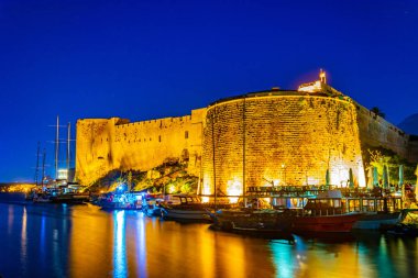 Girne Kalesi, Cypru üzerinden günbatımı görünüm