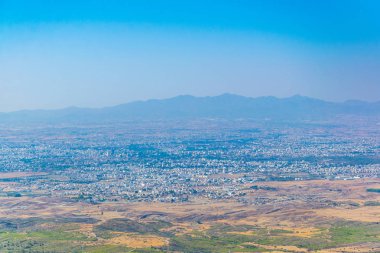 Nicosia/Lefkoşa Buffavento Kalesi: Cypru içinde havadan görünümü