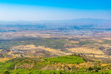 Nicosia/Lefkoşa Buffavento Kalesi: Cypru içinde havadan görünümü