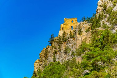 Kuzey Cypru Buffavento Kalesi kalıntıları ediyor