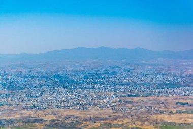 Nicosia/Lefkoşa Buffavento Kalesi: Cypru içinde havadan görünümü
