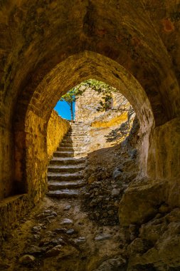 Kuzey Cypru Buffavento Kalesi kalıntıları ediyor