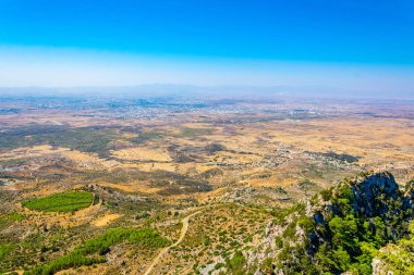 Nicosia/Lefkoşa Buffavento Kalesi: Cypru içinde havadan görünümü