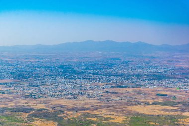 Nicosia/Lefkoşa Buffavento Kalesi: Cypru içinde havadan görünümü
