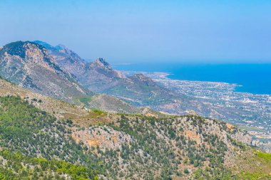 Cypru'nın Kuzey Kıyısı bakan Saint Hilarion Kalesi