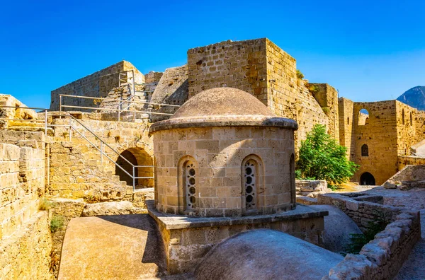 Girne Kalesi Kuzey Cypru yer alan sur