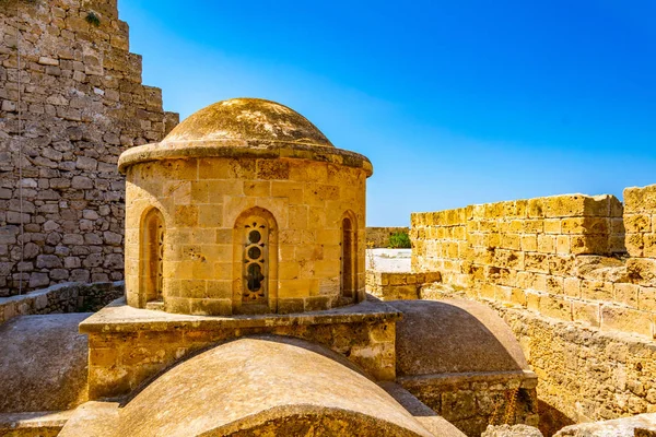 Girne Kalesi Kuzey Cypru yer alan sur