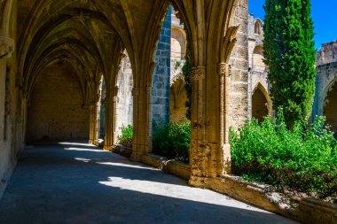 Kuzey Cypru Beylerbeyi Köyü'nde Bellapais Manastırı