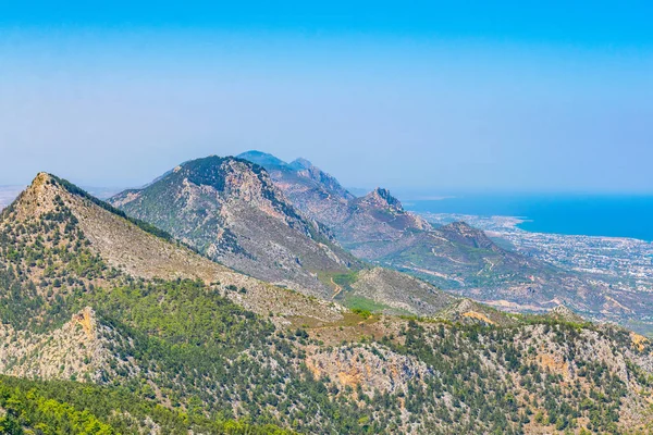 Κάστρο Αγίου Ιλαρίωνα Θέα Στη Βόρεια Ακτή Της Διέ — Φωτογραφία Αρχείου