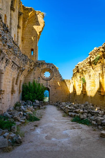 Kuzey Cypru Beylerbeyi Köyü'nde Bellapais Manastırı