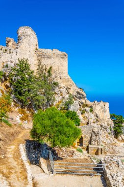 Kuzey Cypru Kantara kalesi kalıntıları ediyor
