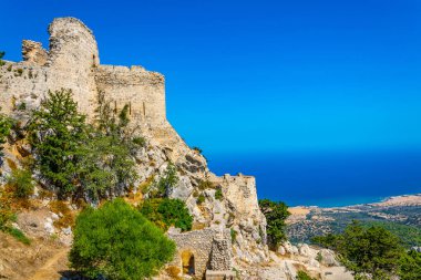 Kuzey Cypru Kantara kalesi kalıntıları ediyor