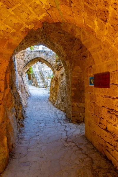 Коридор Святий Іларіон Замок Північній Cypru — стокове фото