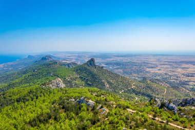 Kantara castl dan Kuzey Kıbrıs Karpaz Yarımadası üzerinde göster
