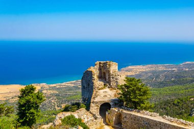 Kuzey Cypru Kantara kalesi kalıntıları ediyor